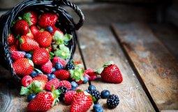 Топ-8 полезных свойств ягод для человека по мнению учёных