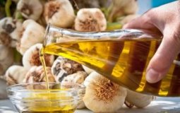 Как приготовить чесночное масло для очищения сосудов — 5 рецептов