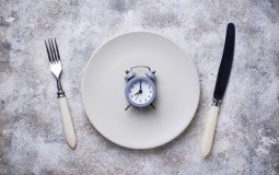 Обзор интервального голодания «через день» и 3 доказанных факта о пользе