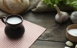 3 народных рецепта для чистки сосудов на основе чеснока и молока